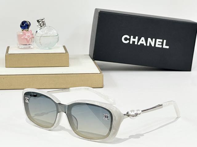 Chanel Mod: A95100 Size: 53 X 21 145