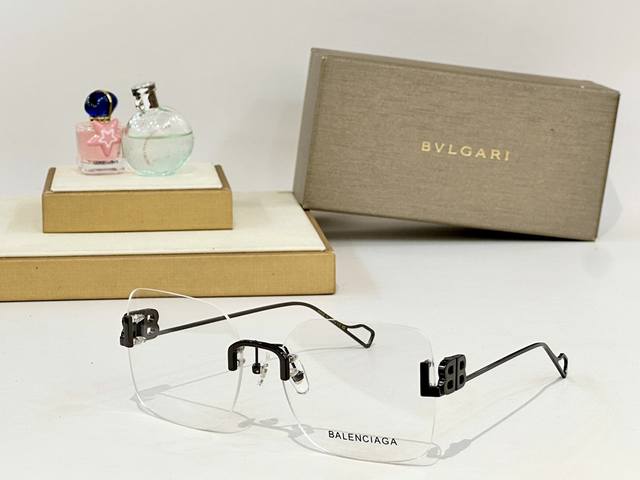 Balenciaga Model: Bb01130 Size: 59Mm 17 140