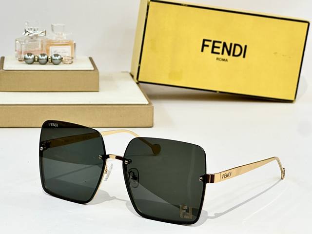 Fend* Model: Fe4077 Size: 61-15-143