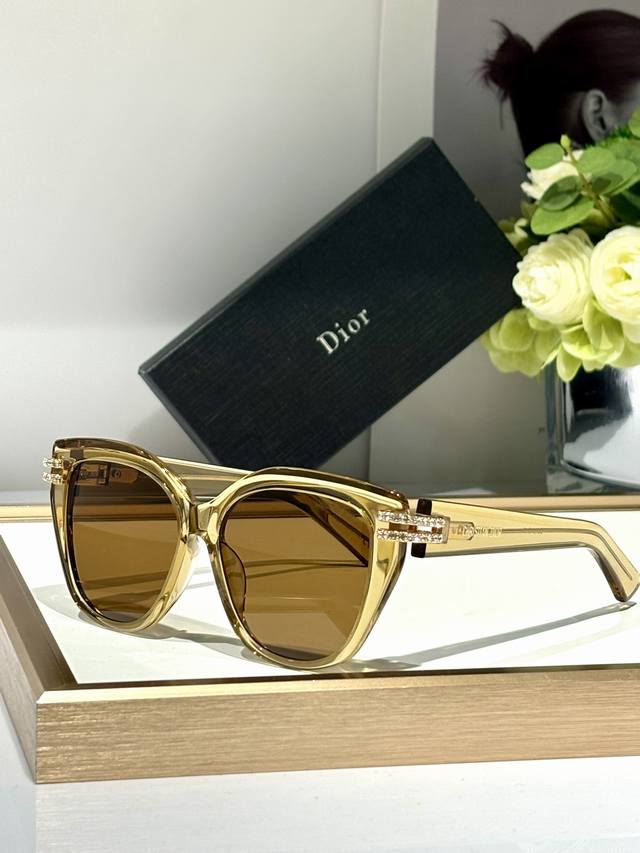 Dio* Small Diamond Model: Dio B4F Size: 54Mm 16-135