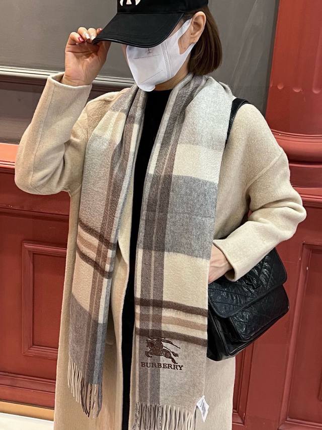 Featured Recommendation: Burberry New Arrival Couple's Style Cashmere Scarf Made