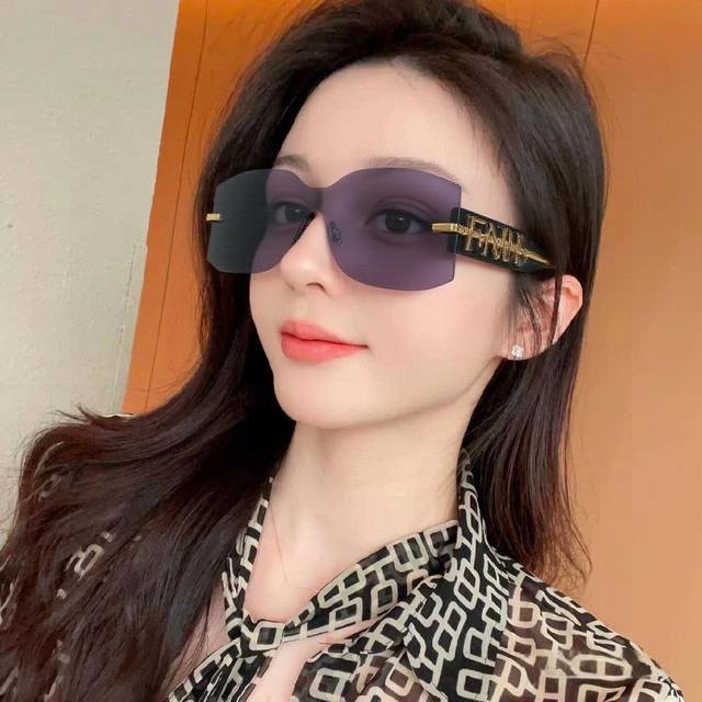 Fendi 2025 New Arrival Multi-Angle Frameless Sunglasses For Women Fe4006U Fashio