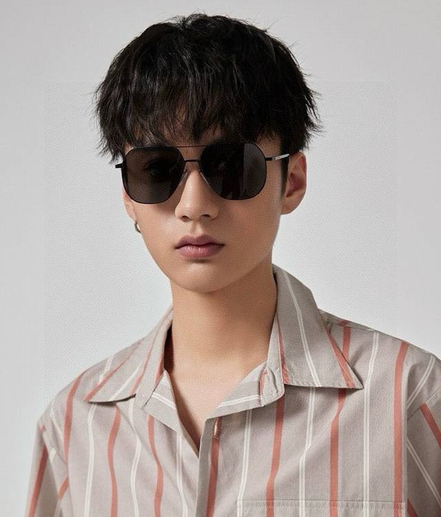 Gucci Men's Vibrant Pilot Polarized Sunglasses Material: High-Definition Nylon W