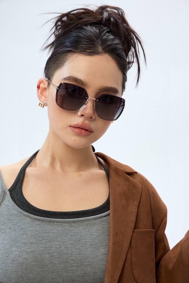 Nylon Polarized Series Gucci Frameless Sunglasses With A Dark Polygonal Design,