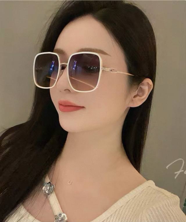 Fendi 2025 Spring New Arrival, Trendy Bestseller, Fashionable Square Polarized S