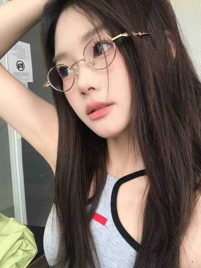 Louis Vuitton* Titanium Frame Korean-Style Retro Fashion Sunglasses. Liu Yuning'