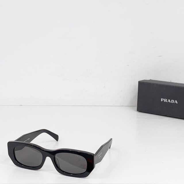 Prada* Model: Prb05S Size: 52-19-145