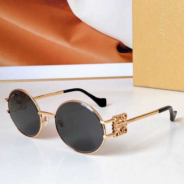 Loewe Model: Lw5111S Size: 58 X 21-135