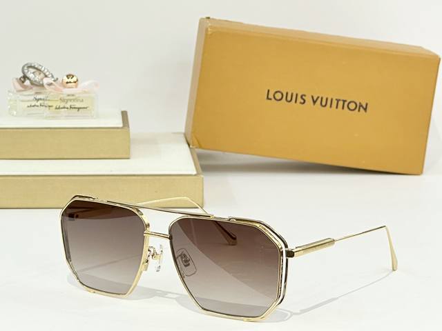 Louis Vuitton* Model: Z1316 Size: 61Cm 14-145