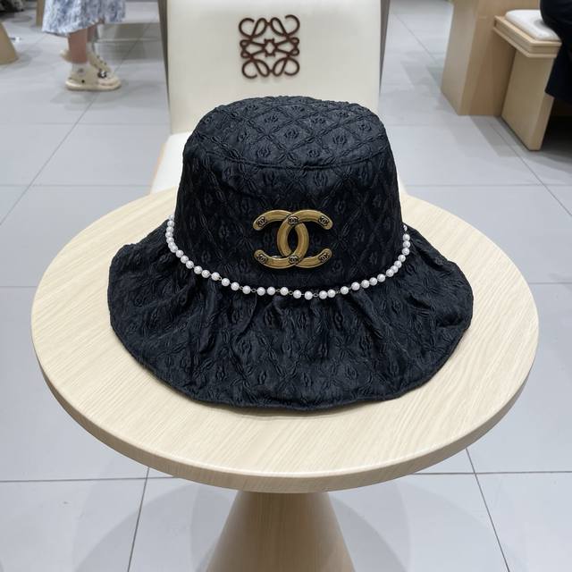 Chanel Women's Spring/Summer Pearl Fisherman's Hat, High-End Sun Hat, Beach Vaca