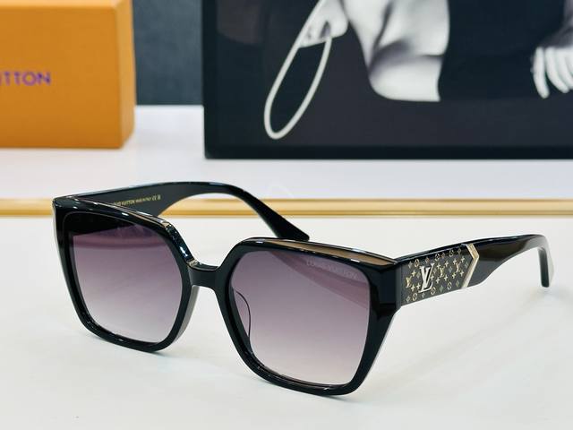 Louis Gg Z1869 Size: 54Mm 18-145 Vibrant Design Showcases Unique Personality And