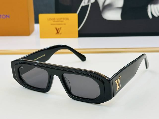 Louis Home Z2015U Size: 51-19-150 Vibrant, Showcasing Unique Personality And Ele