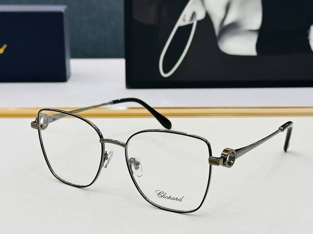 Original Chopard Model: Vchl437Ls Size: 57Mm 18-138 With A Modern And Fashionabl