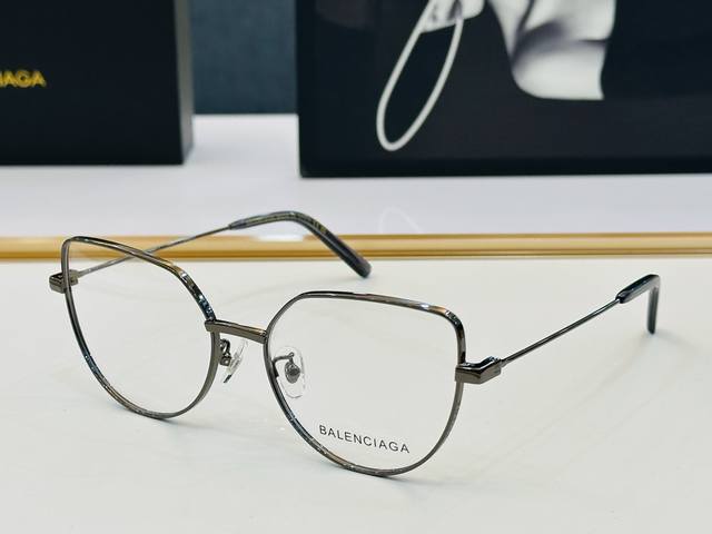 Balenciaga Paris Latest Edition With A Unique Design Bb0197O Size: 56-17-145 Xl