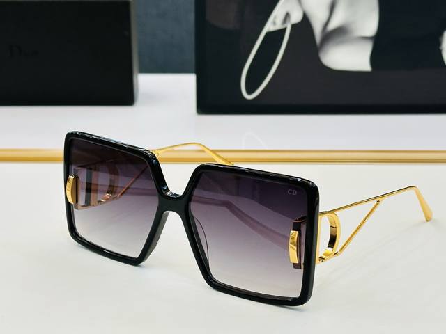 Di* Dsgta46Ucr Size: 64Mm X 16-140Mm Spring/Summer Sunglasses With Elegant Engra