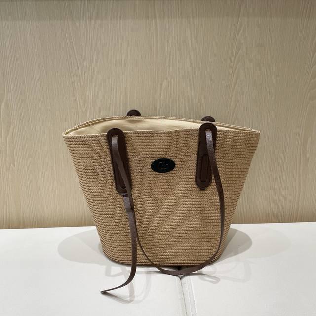 Gucci Beach Vacation Beach Bag For Women 2025 New Summer Woven Single-Shoulder B