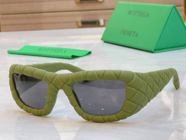 Bottega Venet* Bottega Venet New Sunglasses, Model: Bv1303S, Size: 56Mm 19-130