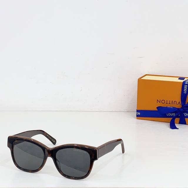Louis Vuitton* Model: Z2645U Size: 54Mm 18 145
