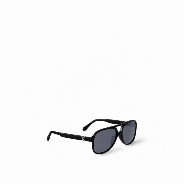 Louis Vuitto*Model: Z2866Usize: 59 Mouth 17-145