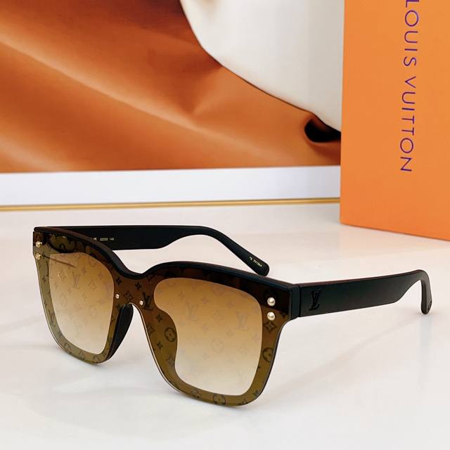Louis Vuitton* Model: Z2455U Size: 52-22-145