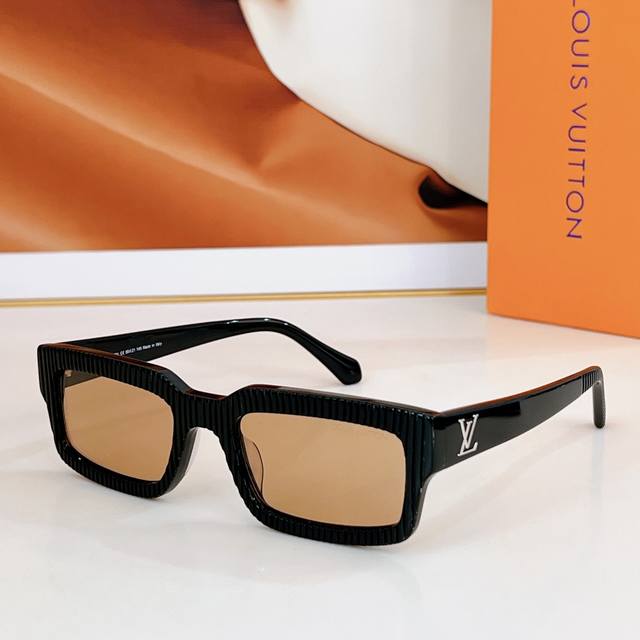 Louis Vuitton* Model: Z2510U Size: 55-21-145