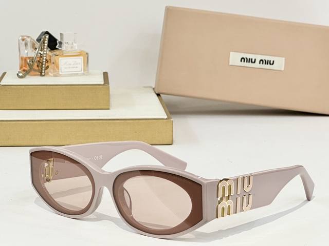 Miu Miu Model: Sm080Z Size: 54 X 21 135