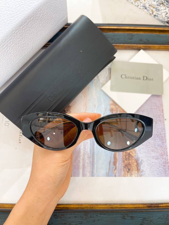 Dio*Model: 30Montaigne B6Isize: 51 18-130