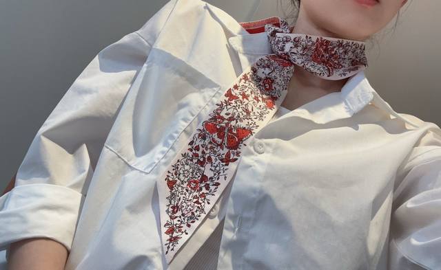 This Mitzah Silk Scarf Is Meticulously Crafted From White Silk Twill Fabric And