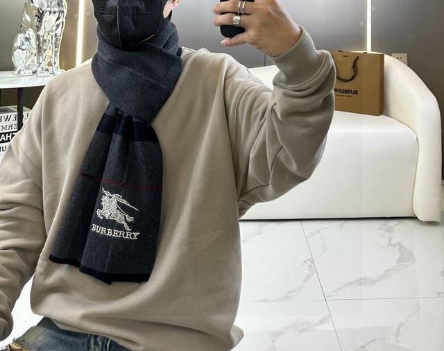 Burberry New Arrival: Premium Men's Scarf With Classic War Horse Check Pattern.