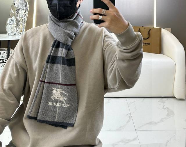 Burberry New Arrival: High-End Men's Scarf With Classic War Horse Check Pattern.
