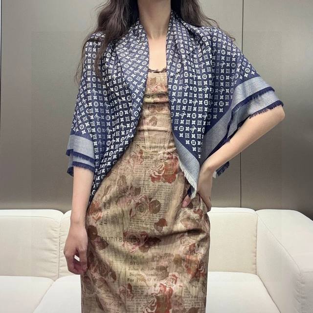 Lv Freshly Released Amazing Small Shawl~! The Shawl Size Is A Rare 120Cm X 120Cm