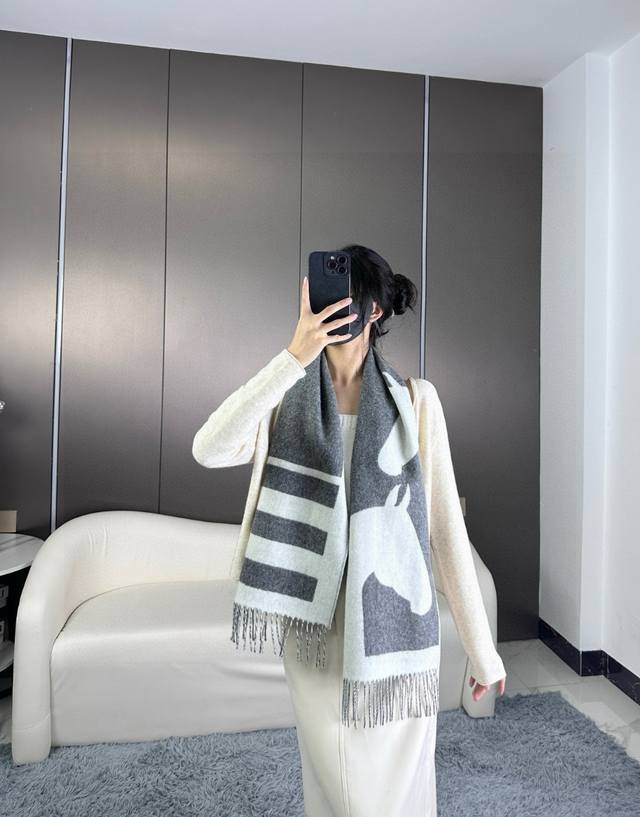 Year's Best-Selling Item Now Available! Herm S. H Compact Cashmere Scarf, 100% C