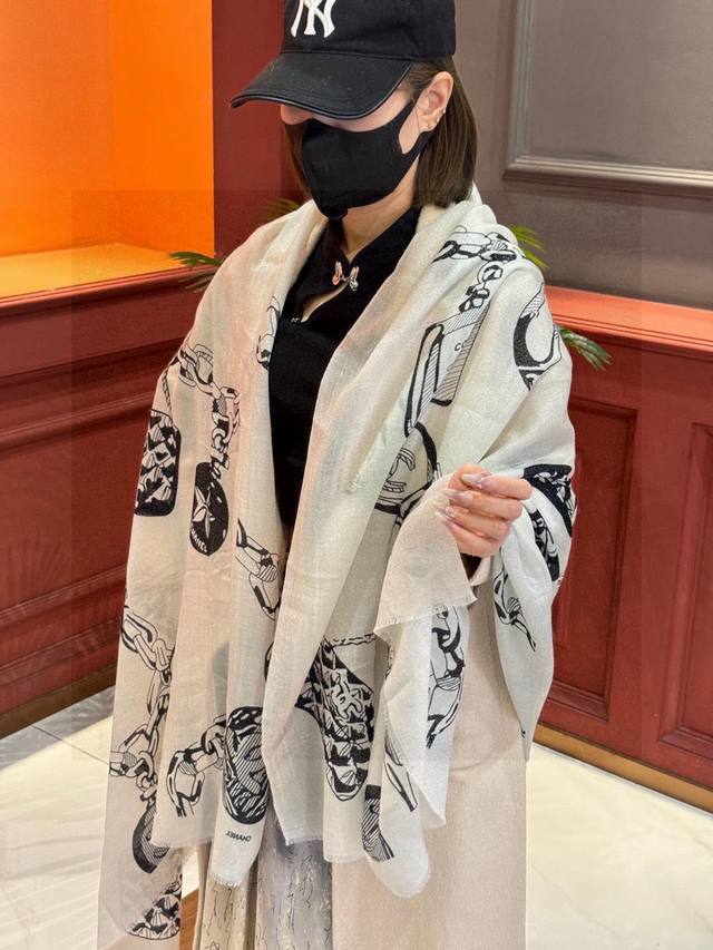 New Arrival: A Shimmering Scarf. The New Custom-Made Silver-Thread Cashmere Fabr