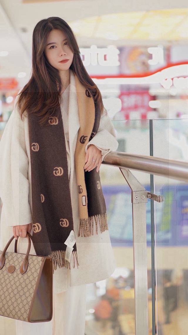You've Probably Never Seen This Before Few People Have Spotted This Scarf In Sto