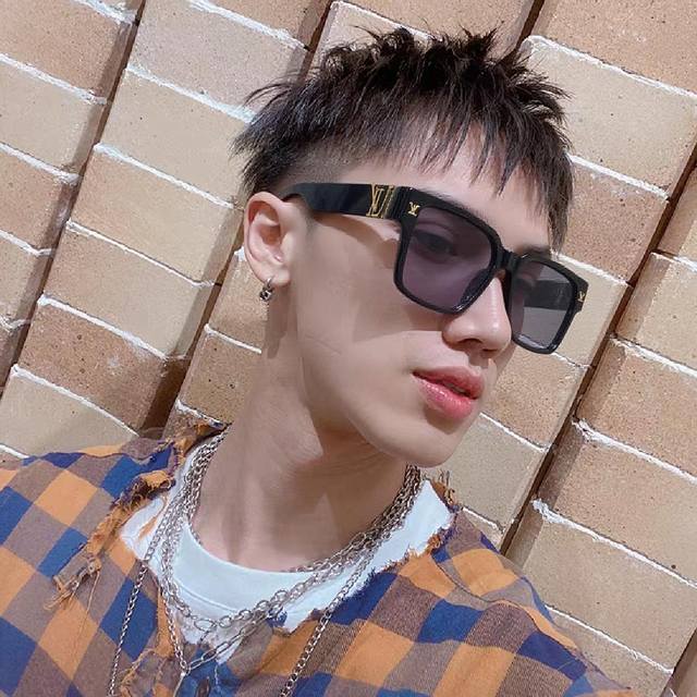 Louis Vuitton 2025 New Ins-Style Square Frame Sunglasses, Same Style As Male Cel