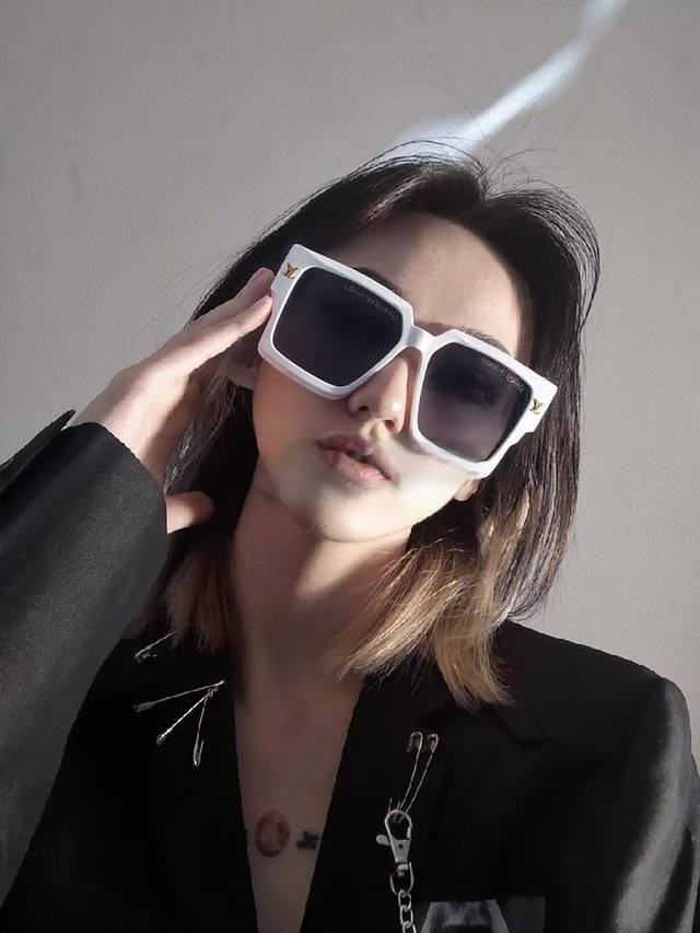 Louis Vuitton 2025 New Ins-Style Influencer Square Frame Sunglasses, Men's Celeb