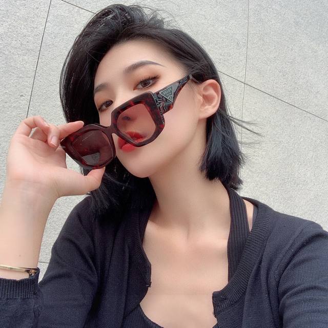 Prada 2025 New Arrival Sunglasses Classic Triangle Logo Women's Fashion Butterfl