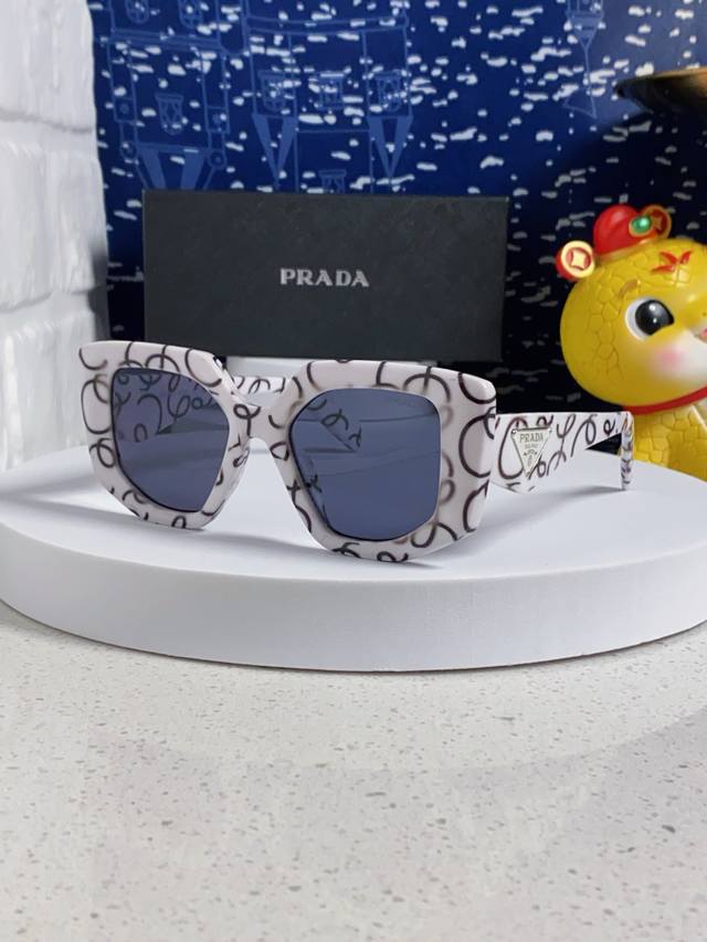 Prada 2025 New Arrival Sunglasses Classic Triangle Logo Women's Fashion Butterfl