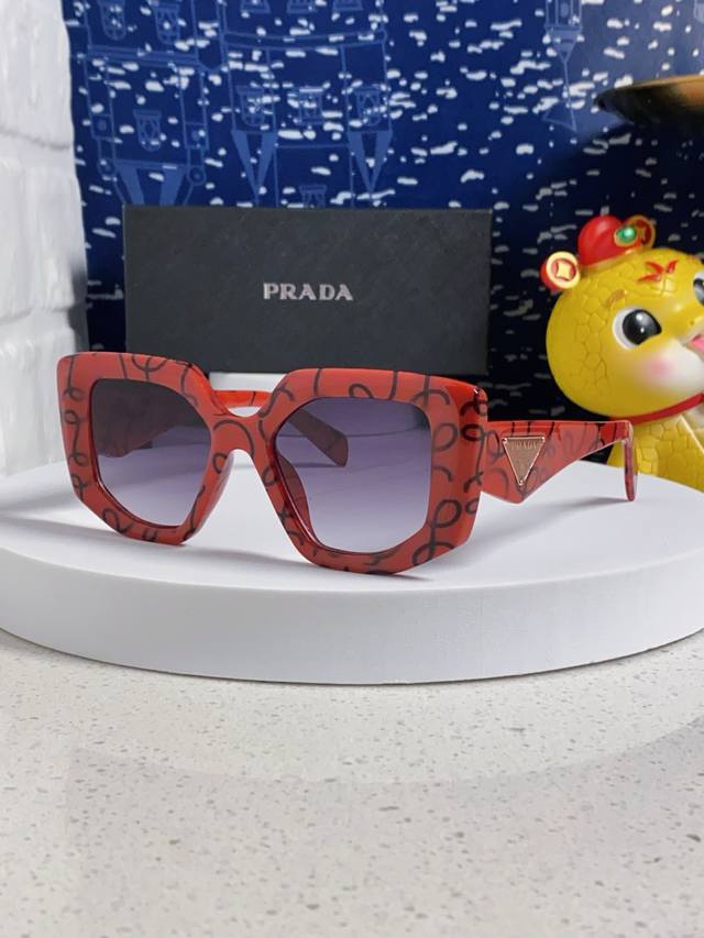 Prada 2025 New Arrival Classic Triangle Logo Women's Fashion Butterfly Cat-Eye S