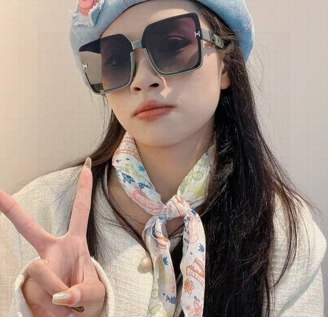 Herm S 2025 New Arrival Influencer-Style Fashionable H-Frame Sunglasses For Wome