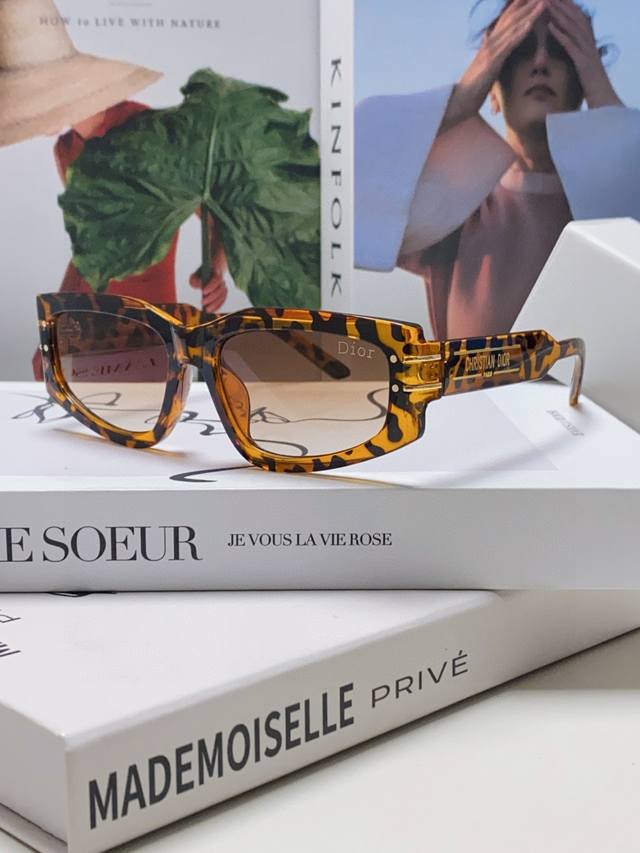 Dior 2025 New Arrival Unisex Fashion Retro Square Frame Sunglasses Elegant And S