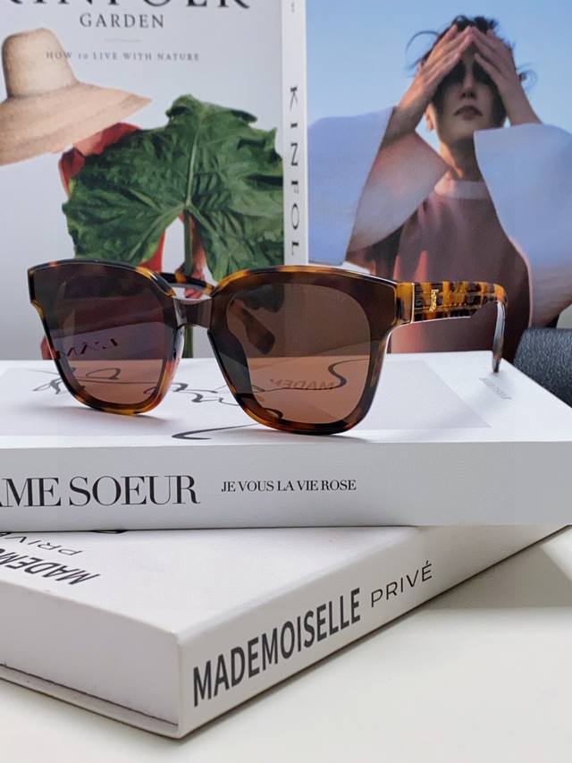 Burberry 2025 New Fashionable Retro Personalized Comfortable Avant-Garde Sunglas