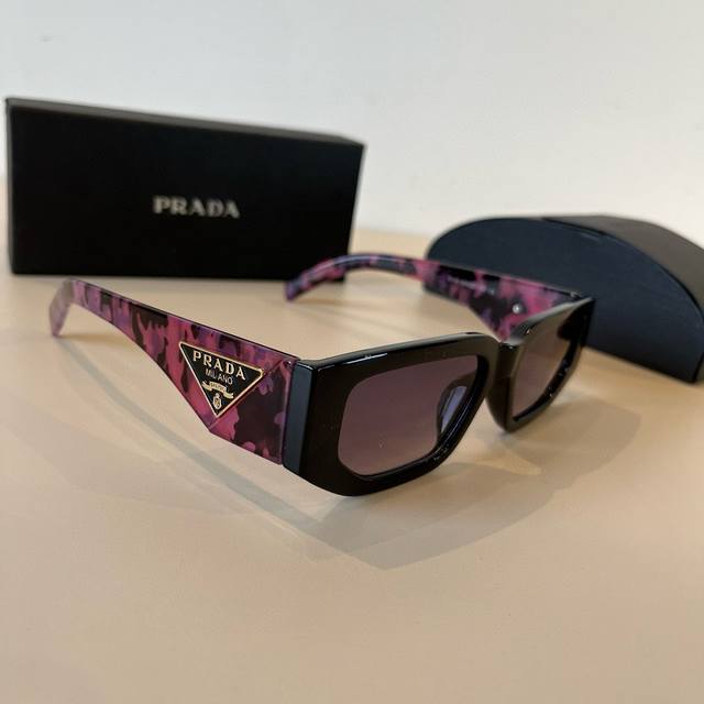 Prada High-End Unisex Sunglasses, Sun-Blocking Face-Flattering Glasses