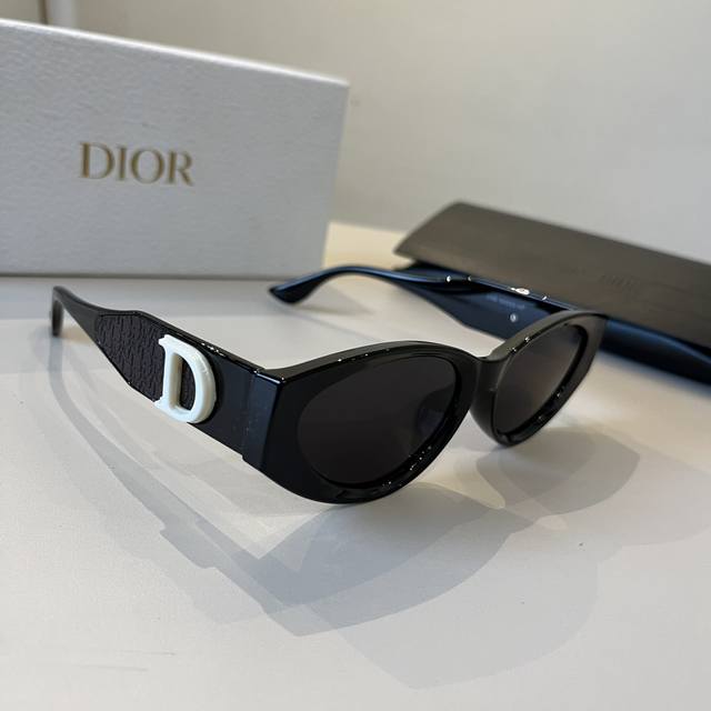 Dior Unisex Sunglasses, With A Strong Three-Dimensional Effect. High-Definition