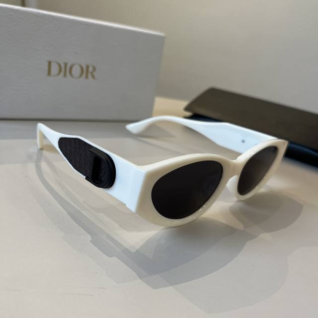 Dior Unisex Sunglasses, With A Strong Three-Dimensional Effect. High-Definition