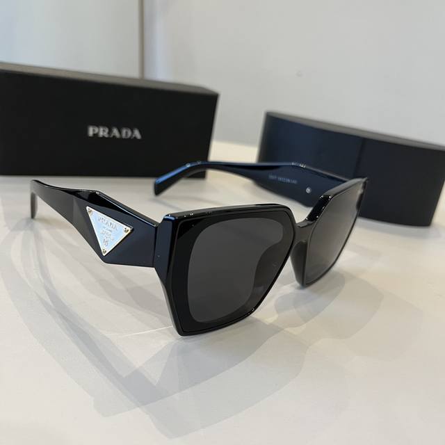 Prada 2025 New Arrival Classic Triangle Logo Women's Fashion Butterfly Cat-Eye S