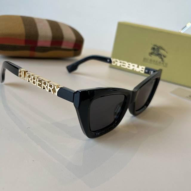 Burberry 2025 New Sunglasses A Must-Have For Travel, Featuring Many Celebrity-Ap