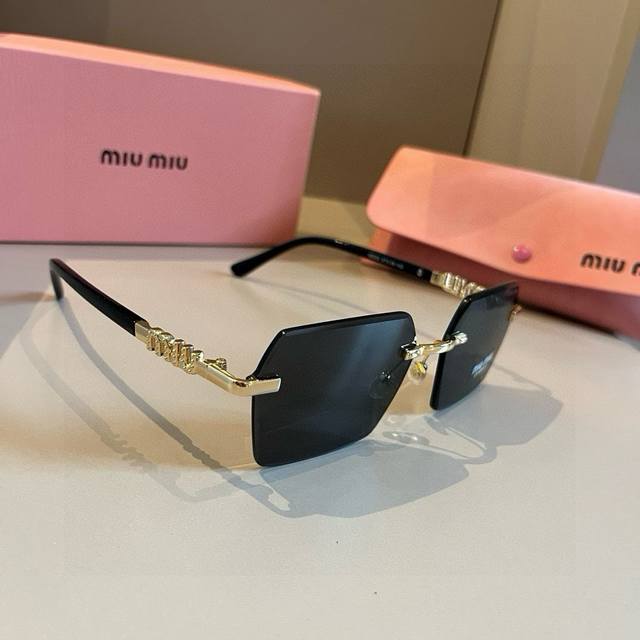 Miu Miu Girls' New Colors Are Here! Sunglasses You'll Want To Wear Forever. Qual