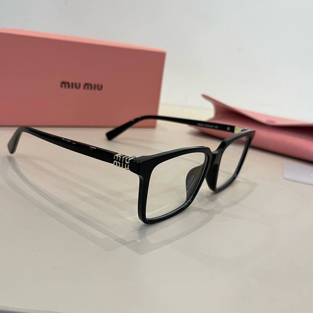Miu Miu Sunglasses, Optical Lenses Recommended By Major Influencers And Bloggers