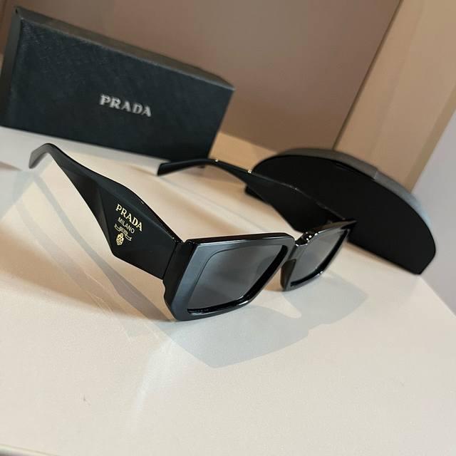 Prada High-End Unisex Sunglasses, Sun Protection And Face-Shaping Eyewear